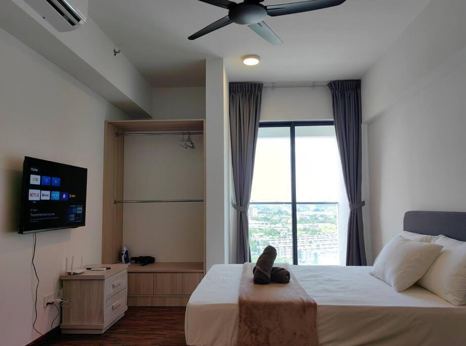 5 Minutes From Airport K Avenue View