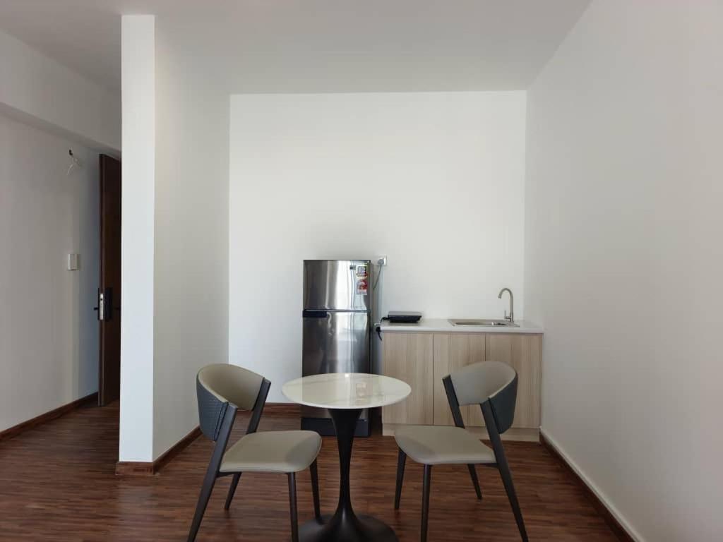 5 Minutes From Airport K Avenue View *