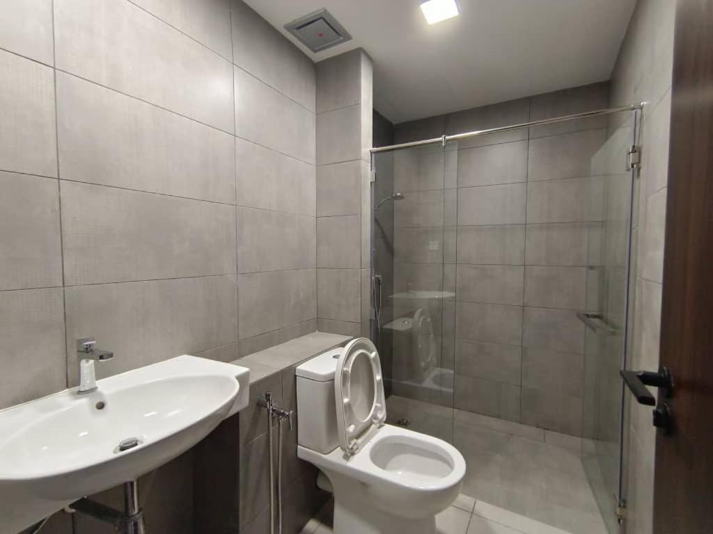 5 Minutes From Airport K Avenue View *