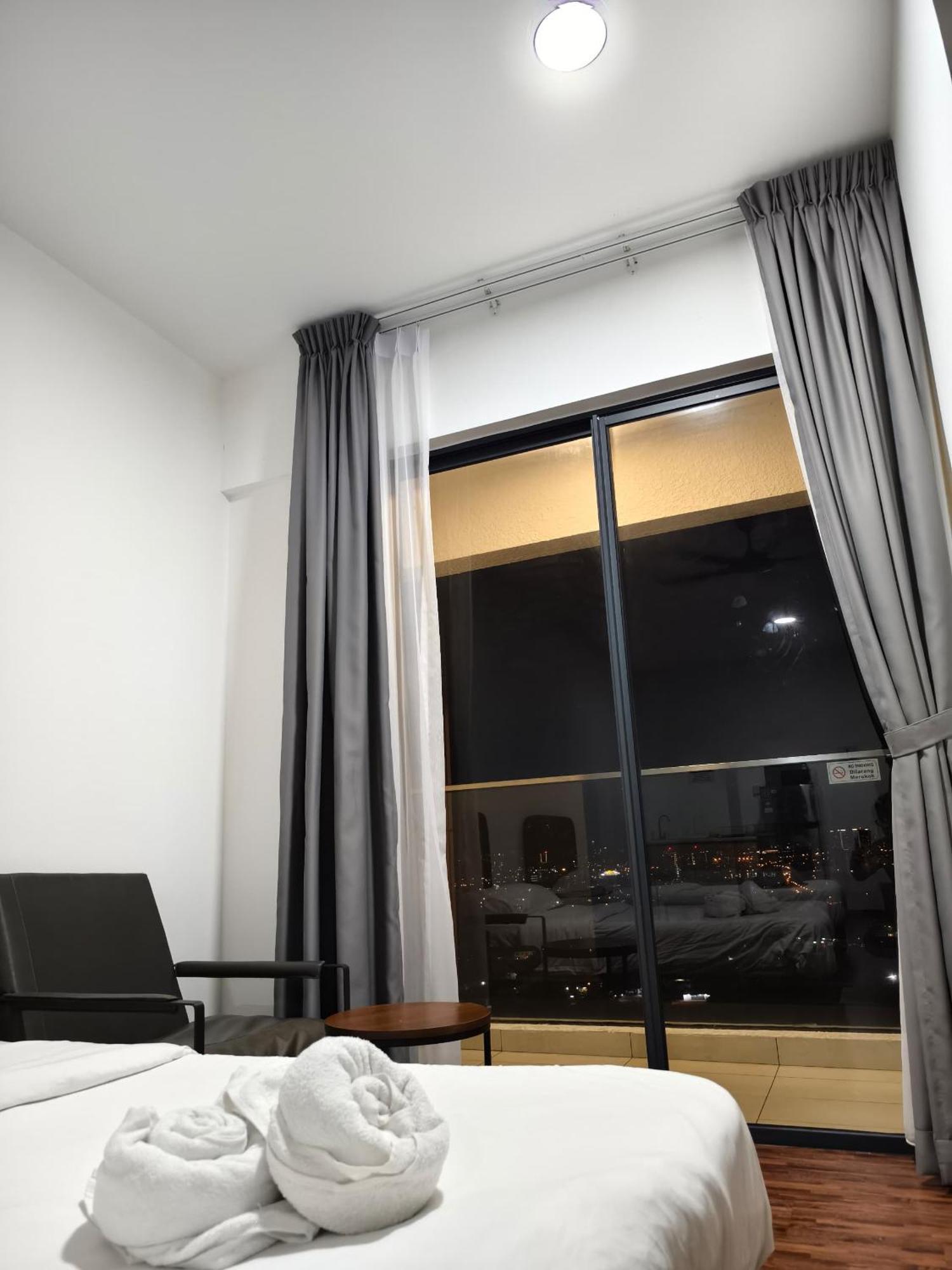5 Minutes From Airport K Avenue View *